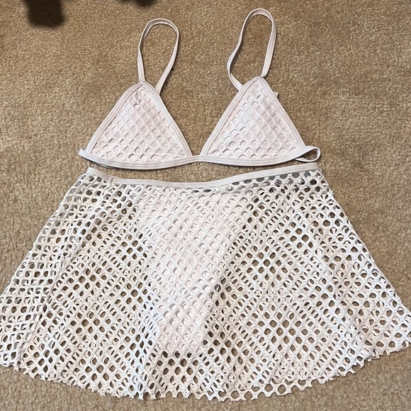 Bikini - Picture 2 of 3